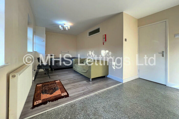 3 Bedroom Apartment To Rent In Flat, Welton Road, Leeds, LS6