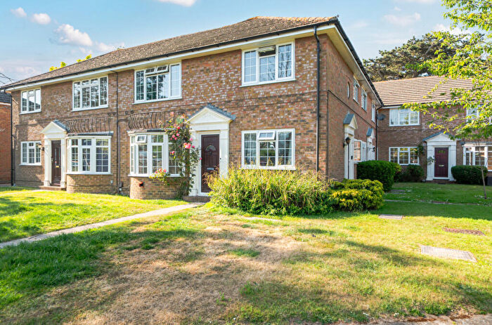 2 Bedroom Flat For Sale In St. Lawrence Avenue, Worthing, West Sussex, BN14