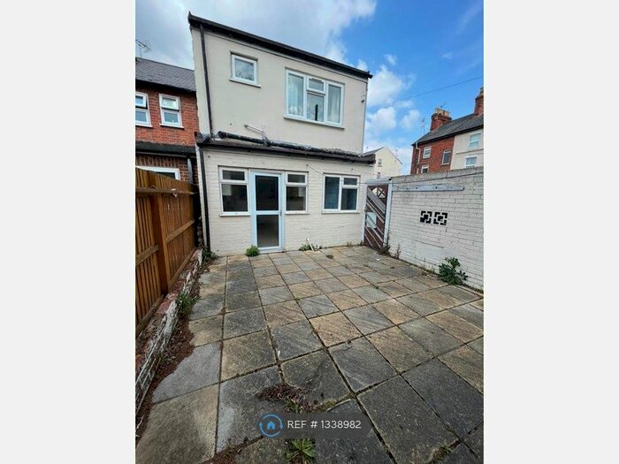 4 Bedroom End Of Terrace House To Rent In Stanley Grove, Reading, RG1