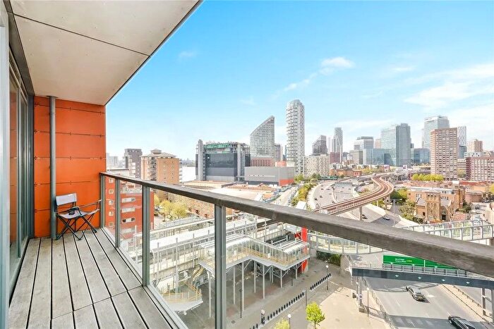 2 Bedroom Flat To Rent In Flat, Elektron Tower, Blackwall Way, London, E14