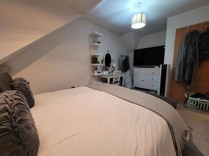2 Bedroom Flat To Rent In Flat, Mulberry Mews, Botley Road, Park Gate, Southampton, SO31