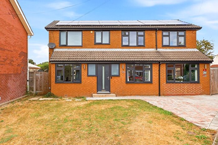 3 Bedroom Detached House For Sale In Hillcrest Close, Castleford, WF10