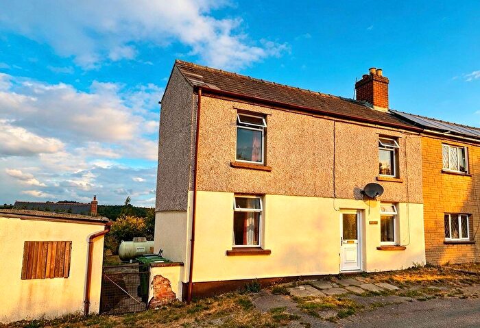 3 Bedroom Semi-Detached House For Sale In Larksfield Road, Harrow Hill, GL17