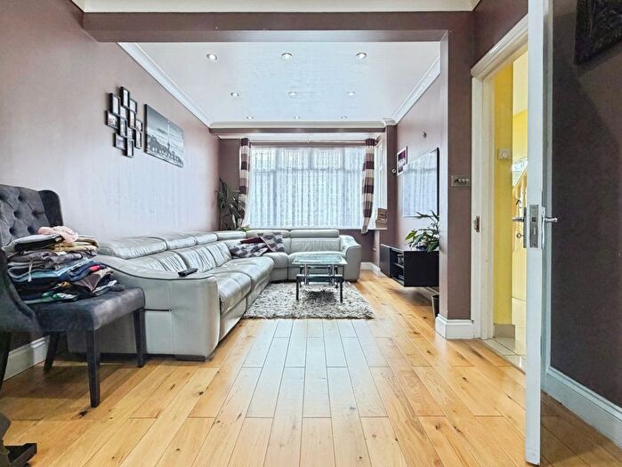 4 Bedroom Semi-Detached House To Rent In Wentworth Road, Southall, UB2