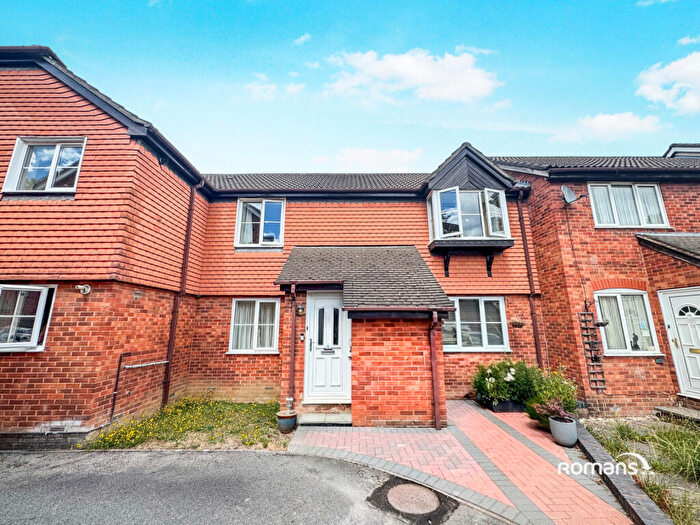 2 Bedroom Maisonette For Sale In Finch Close, Tadley, Hampshire, RG26