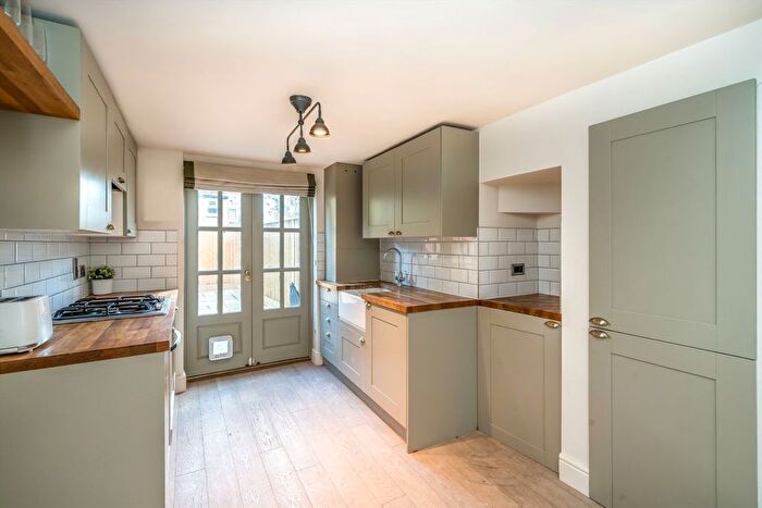 2 Bedroom Maisonette To Rent In Coverton Road, Tooting, SW17