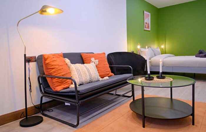 1 Bedroom Studio To Rent In Woodstock Rd, London, NW11