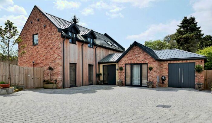 4 Bedroom Detached House For Sale In Maiden Lane, Cherhill, Calne, SN11