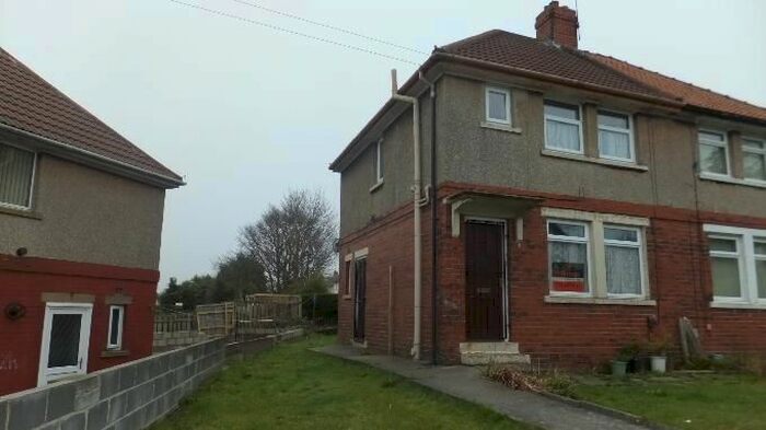 3 Bedroom Semi-Detached House To Rent In Galsworthy Avenue, Bradford, BD9