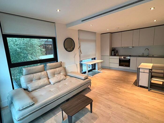 1 Bedroom Flat To Rent In Bowl Court, London, EC2A