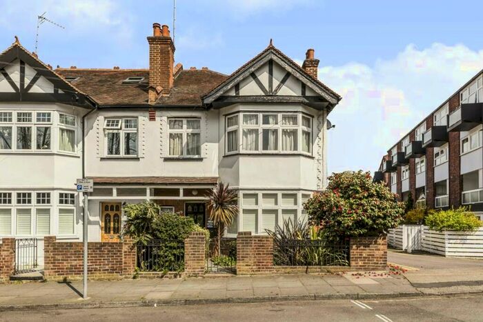 4 Bedroom House To Rent In Grove Road, Surbiton, KT6