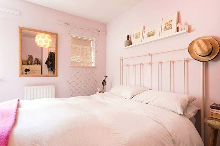 1 Bedroom Flat For Sale In Bailey Mews, London, SW2
