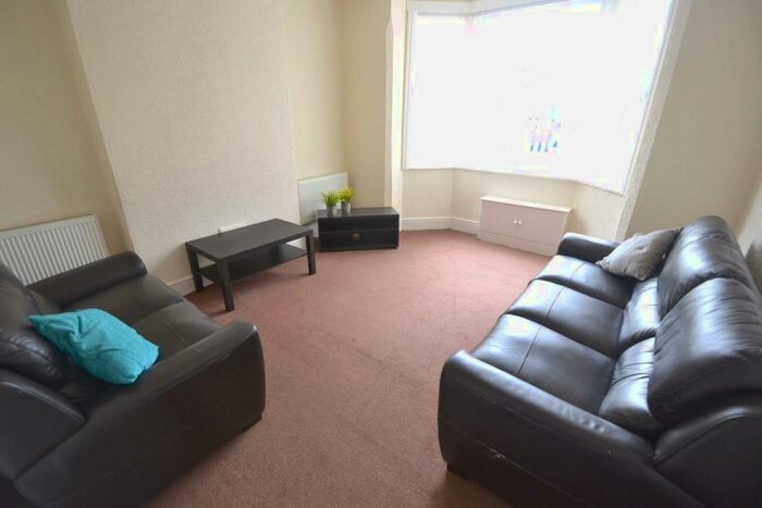 3 Bedroom House To Rent In Oakfields Road, - Ntu, NG2