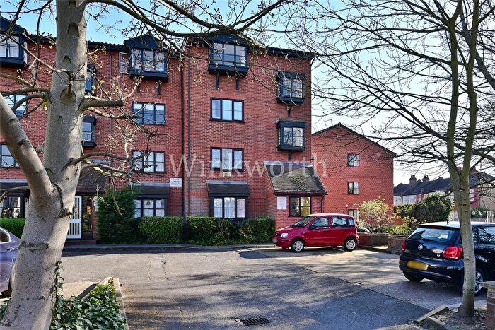 1 Bedroom Garage / Parking To Rent In St Ann`S Road, London, N15