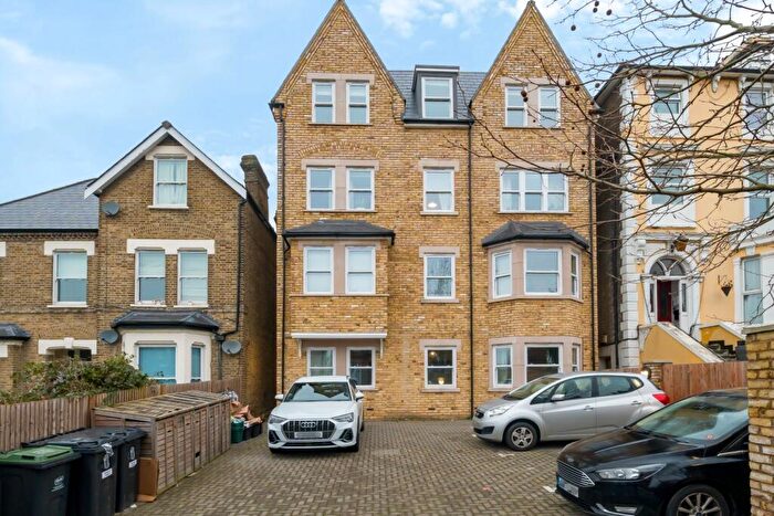 2 Bedroom Flat To Rent In Croydon Road London, SE20