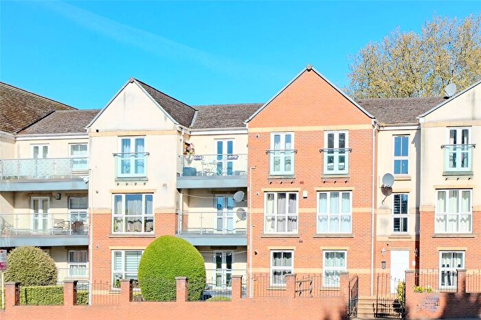 2 Bedroom Flat For Sale In Astoria Court, Roundhay Road, Leeds, LS8