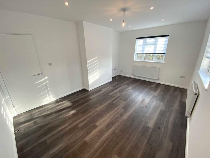 2 Bedroom Flat To Rent In Edgware Court, Edgware, HA8