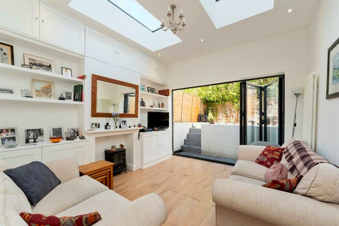 2 Bedroom Flat To Rent In Priory Road, Hornsey, N8