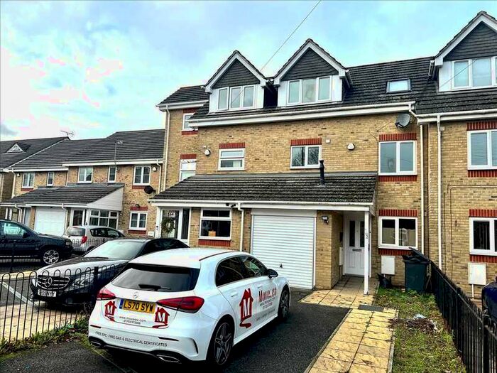 5 Bedroom Terraced House To Rent In Chalvey Grove, Slough, SL1