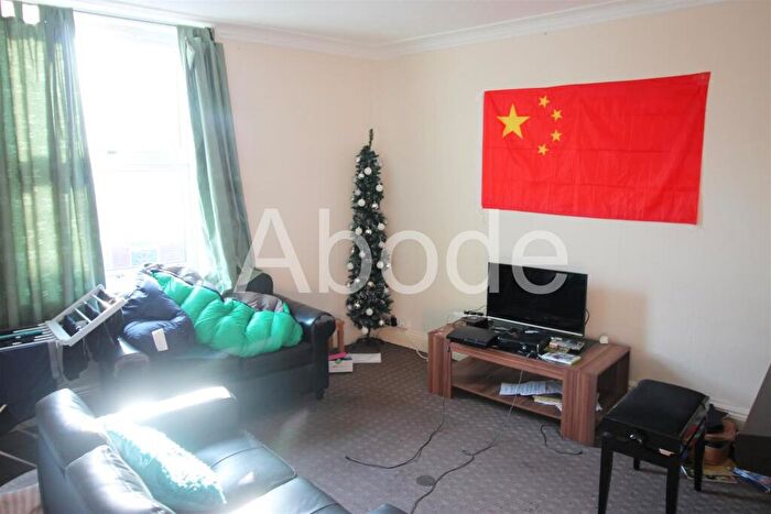 3 Bedroom House To Rent In Autumn Place, Hyde Park, Leeds, LS6