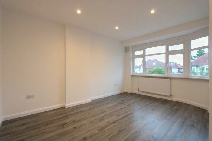 4 Bedroom Flat To Rent In Hawkhurst Way, New Malden, KT3