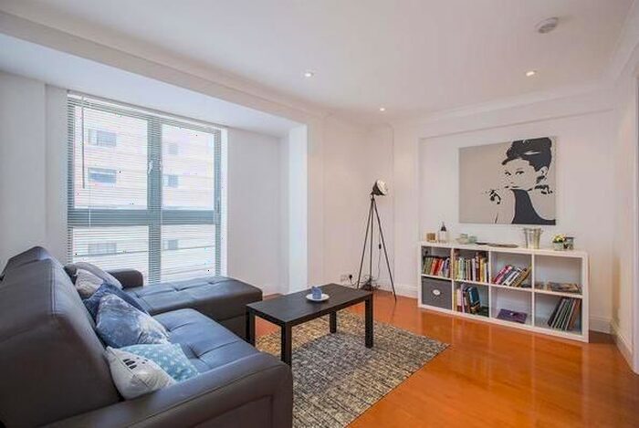 2 Bedroom Flat To Rent In Victoria Place, Vauxhall Bridge Road, Central London, SW1V