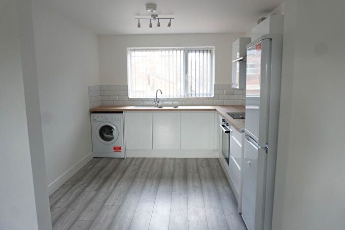 1 Bedroom Flat To Rent In Third Avenue, Nottingham, NG7
