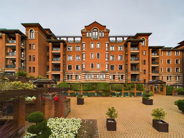 4 Bedroom Flat To Rent In Sudbury Hill, Harrow, HA1