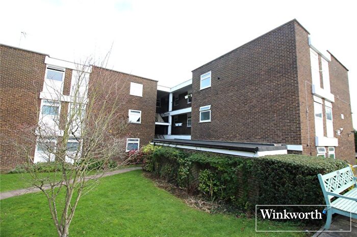 2 Bedroom Flat For Sale In The Reddings, Red Road, Borehamwood, Hertfordshire, WD6