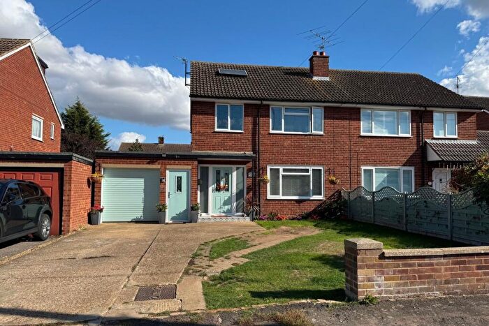 3 Bedroom Semi-Detached House For Sale In Alexander Road, Stotfold, Hitchin, SG5