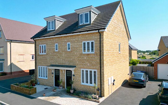 3 Bedroom Semi-Detached House For Sale In Basil Drive, Melksham, SN12