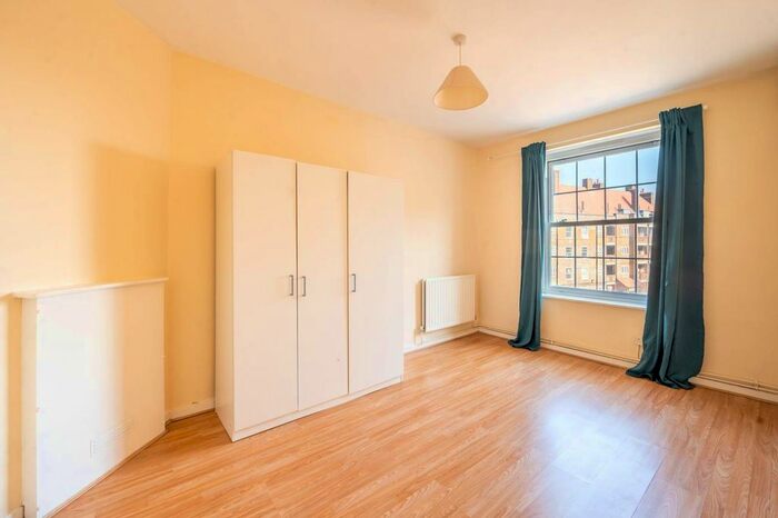 2 Bedroom Flat To Rent In New Park Road, Clapham Park, London, SW2