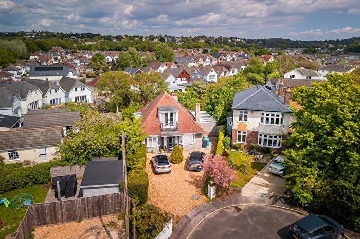 3 Bedroom Detached House For Sale In Castledene Crescent, Whitecliff, Poole, BH14