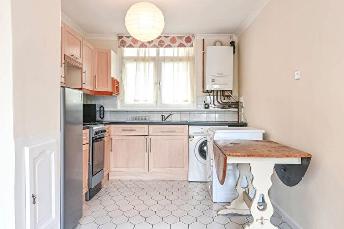 3 Bedroom Flat To Rent In Wingfield Road, Walthamstow, London, E17