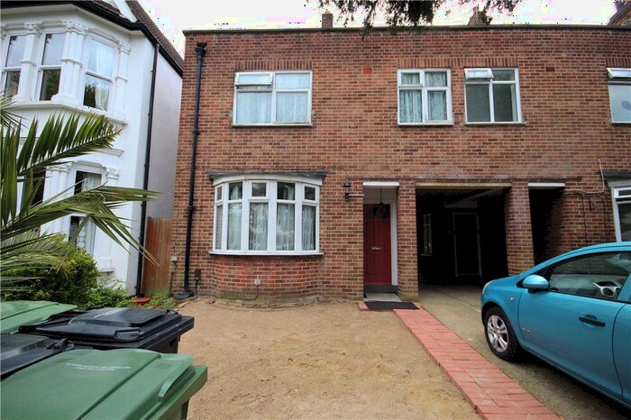 4 Bedroom Semi-Detached House To Rent In Bargery Road, London, SE6