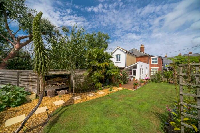 2 Bedroom Cottage For Sale In Charming Cottage - Albert Road, Gurnard, PO31