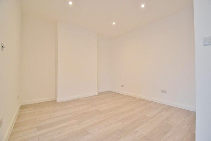 Apartment To Rent In Long Ditton, Surbiton, KT6