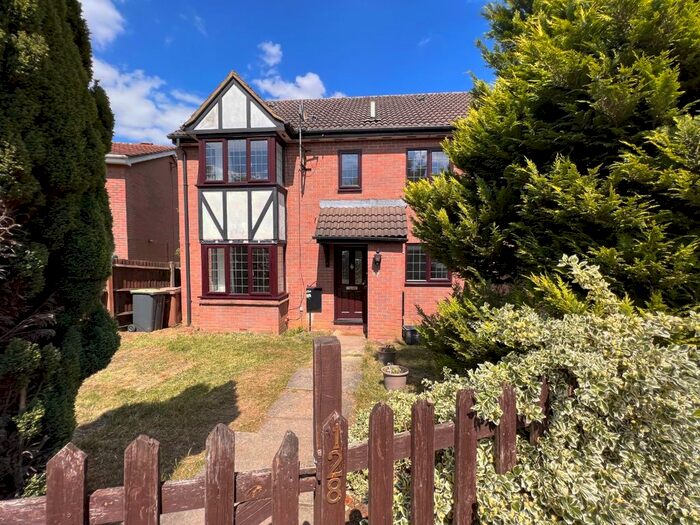 2 Bedroom End Of Terrace House To Rent In Hedley Rise, Luton, Bedfordshire, LU2