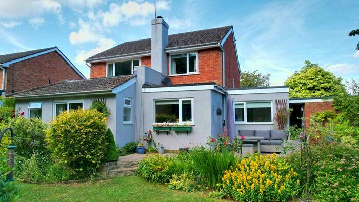 3 Bedroom Detached House For Sale In Bridle Close, Grayshott, GU26