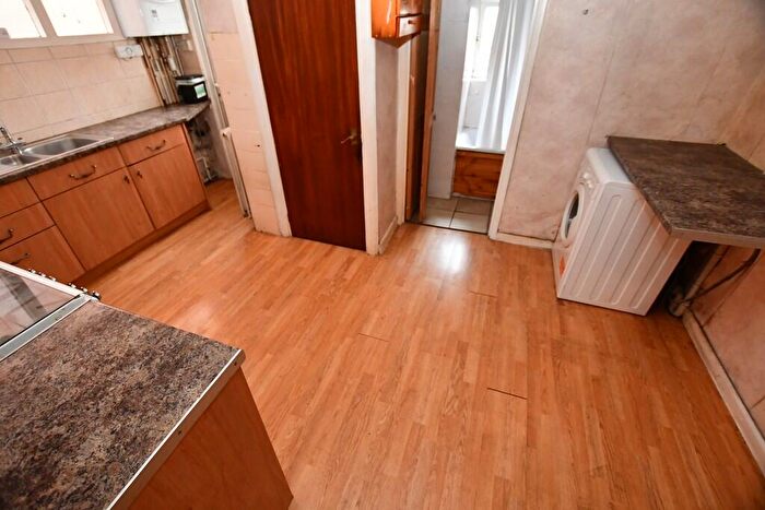 3 Bedroom Terraced House For Sale In Northcote Road, Croydon, Surrey, CR0