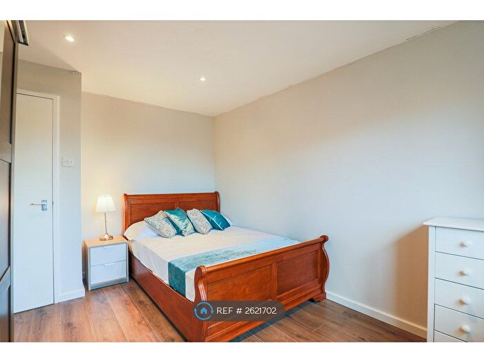 2 Bedroom Flat To Rent In Deptford, London, SE8
