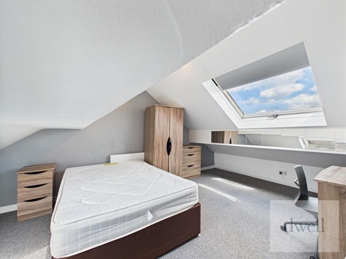 5 Bedroom Semi Detached House To Rent In Estcourt Terrace, LS6