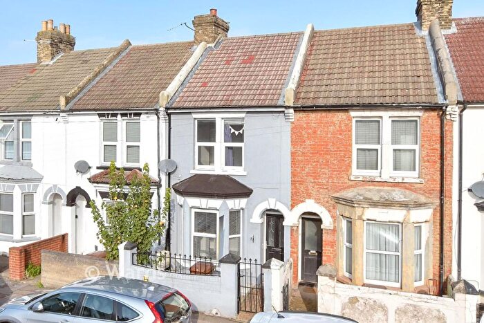 3 Bedroom Terraced House For Sale In Longfellow Road, Gillingham, Kent, ME7