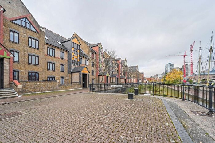 3 Bedroom Flat For Sale In Discovery Walk, Wapping, London, E1W