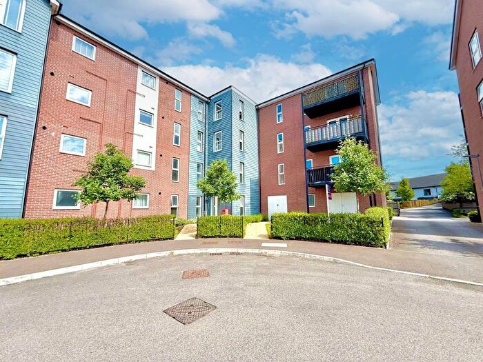 2 Bedroom Flat For Sale In Dukeminster Road, Dunstable, LU5
