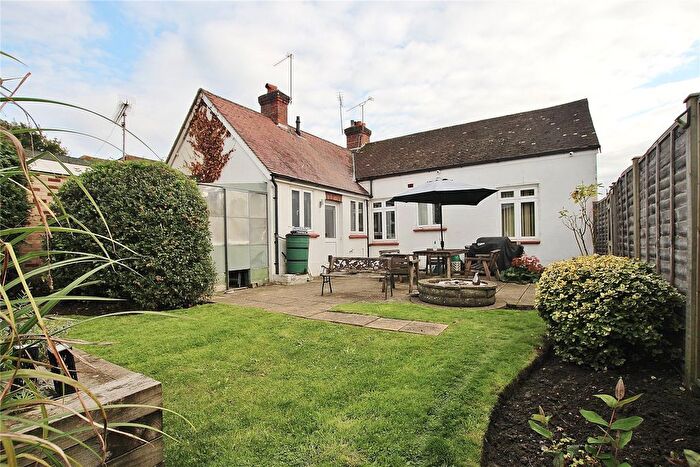 2 Bedroom Bungalow For Sale In Knaphill, Woking, Surrey, GU21
