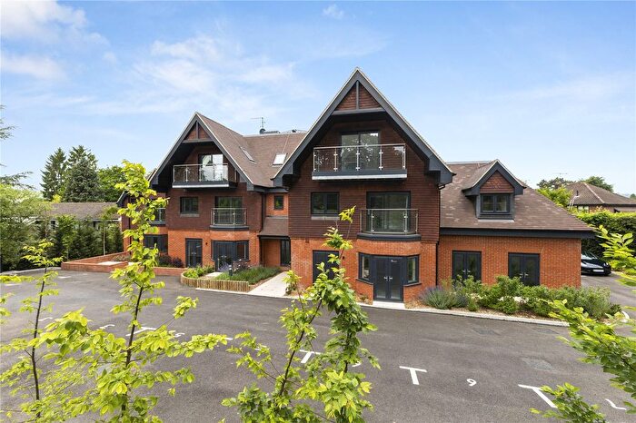 2 Bedroom Flat For Sale In Green Hedges, Westerham Road, Oxted, Surrey, RH8