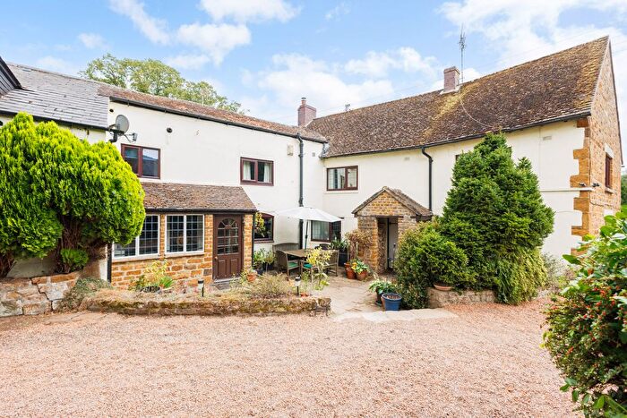 5 Bedroom Detached House For Sale In Banbury Road, Chipping Warden, OX17