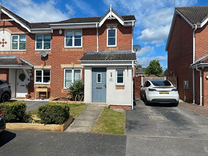 3 Bedroom Semi-Detached House To Rent In Hebble Oval, South Elmsall, Pontefract, West Yorkshire, WF9