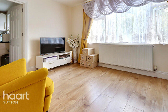1 Bedroom Flat For Sale In Erskine Road, Sutton, SM1